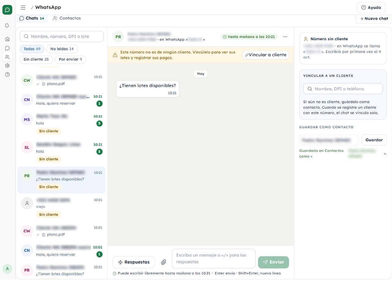 Bandeja de WhatsApp dentro de Lotify: lista de chats con filtros, la conversación abierta y el panel para vincular el número a un cliente.